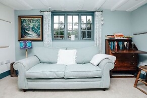 Antelope Cottage - Rural Pet Friendly Cottage