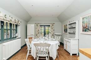 Antelope Cottage - Rural Pet Friendly Cottage