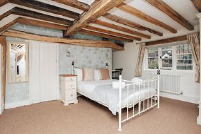 Antelope Cottage - Rural Pet Friendly Cottage