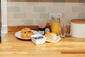 Antelope Cottage - Rural Pet Friendly Cottage