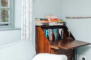 Antelope Cottage - Rural Pet Friendly Cottage