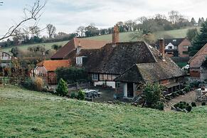 Antelope Cottage - Rural Pet Friendly Cottage