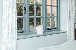 Antelope Cottage - Rural Pet Friendly Cottage