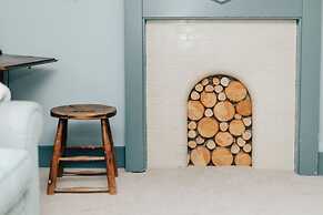 Antelope Cottage - Rural Pet Friendly Cottage