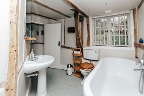 Antelope Cottage - Rural Pet Friendly Cottage