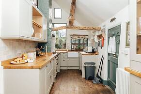 Antelope Cottage - Rural Pet Friendly Cottage