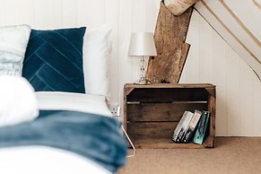 Antelope Cottage - Rural Pet Friendly Cottage