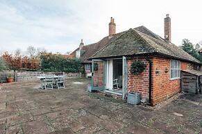 Antelope Cottage - Rural Pet Friendly Cottage