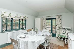 Antelope Cottage - Rural Pet Friendly Cottage