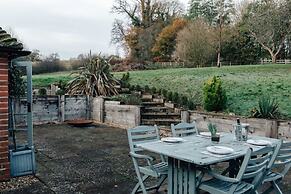 Antelope Cottage - Rural Pet Friendly Cottage