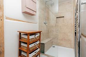 Antelope Cottage - Rural Pet Friendly Cottage