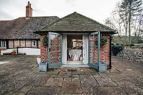 Antelope Cottage - Rural Pet Friendly Cottage