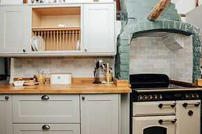 Antelope Cottage - Rural Pet Friendly Cottage