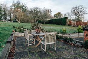 Antelope Cottage - Rural Pet Friendly Cottage