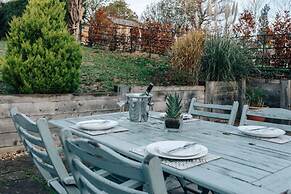 Antelope Cottage - Rural Pet Friendly Cottage