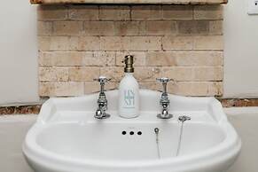 Antelope Cottage - Rural Pet Friendly Cottage