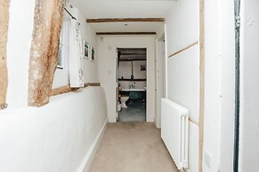 Antelope Cottage - Rural Pet Friendly Cottage