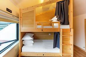 Shi San Du Fu Qing Nian Lv She