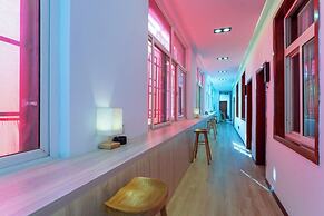 Shi San Du Fu Qing Nian Lv She