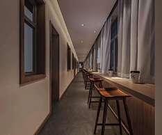 Shi San Du Fu Qing Nian Lv She