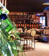 Shi San Du Fu Qing Nian Lv She