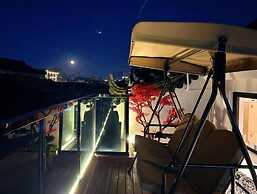 Shi San Du Fu Qing Nian Lv She