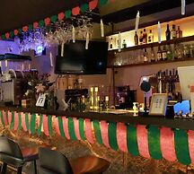 Shi San Du Fu Qing Nian Lv She