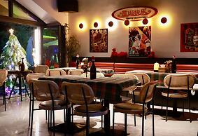 Shi San Du Fu Qing Nian Lv She