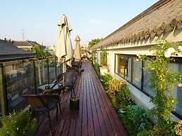 Shi San Du Fu Qing Nian Lv She