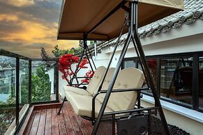 Shi San Du Fu Qing Nian Lv She