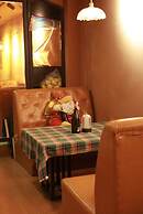 Shi San Du Fu Qing Nian Lv She