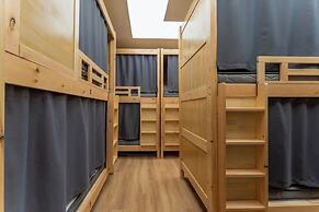 Shi San Du Fu Qing Nian Lv She