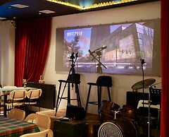 Shi San Du Fu Qing Nian Lv She