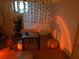 Shi San Du Fu Qing Nian Lv She