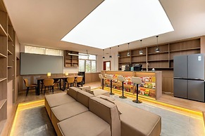 Shi San Du Fu Qing Nian Lv She