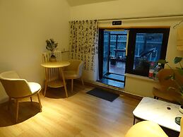 Shi San Du Fu Qing Nian Lv She