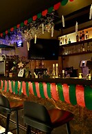 Shi San Du Fu Qing Nian Lv She