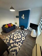 Sleek City Getaway - Walkable & Free Parking