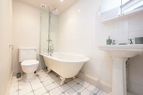 JOIVY Modern 1-bed flat in New Town