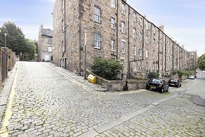 JOIVY Modern 1-bed flat in New Town