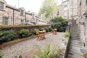 JOIVY Modern 1-bed flat in New Town