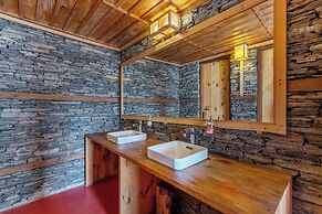 Alaya Stays Suro Woodbine Chalet Cottage