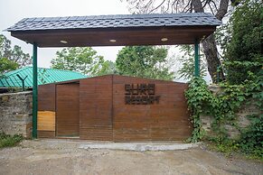 Alaya Stays Suro Woodbine Chalet Cottage