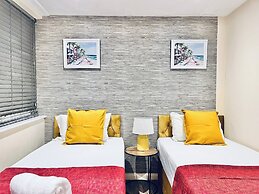 House - Sleeps 10 - Parking - Garden