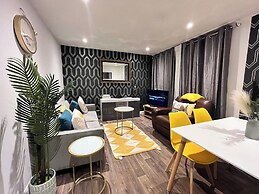 House - Sleeps 10 - Parking - Garden