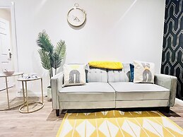 House - Sleeps 10 - Parking - Garden