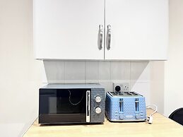 House - Sleeps 10 - Parking - Garden