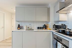 Meadow Haven 2 Bed 2 Bath, On-street Park, Netflix