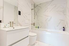 Meadow Haven 2 Bed 2 Bath, On-street Park, Netflix