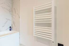 Meadow Haven 2 Bed 2 Bath, On-street Park, Netflix